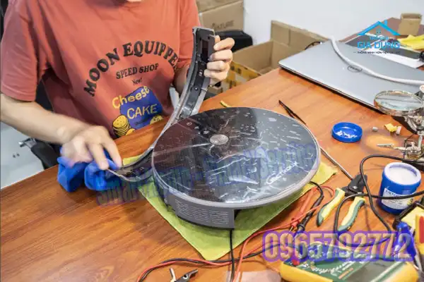 Thay pin robot hút bụi Medion