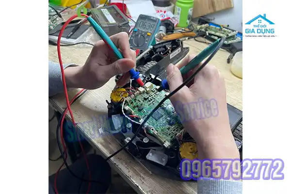 Robot hút bụi Xiaomi không sạc được