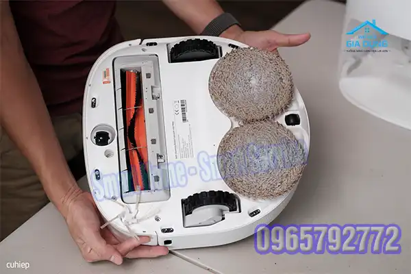 Thay bánh xe robot hút bụi Xiaomi